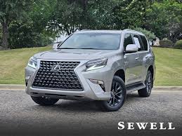 Luxury SUV with ceramic window tint for family comfort in Northern Virginia traffic